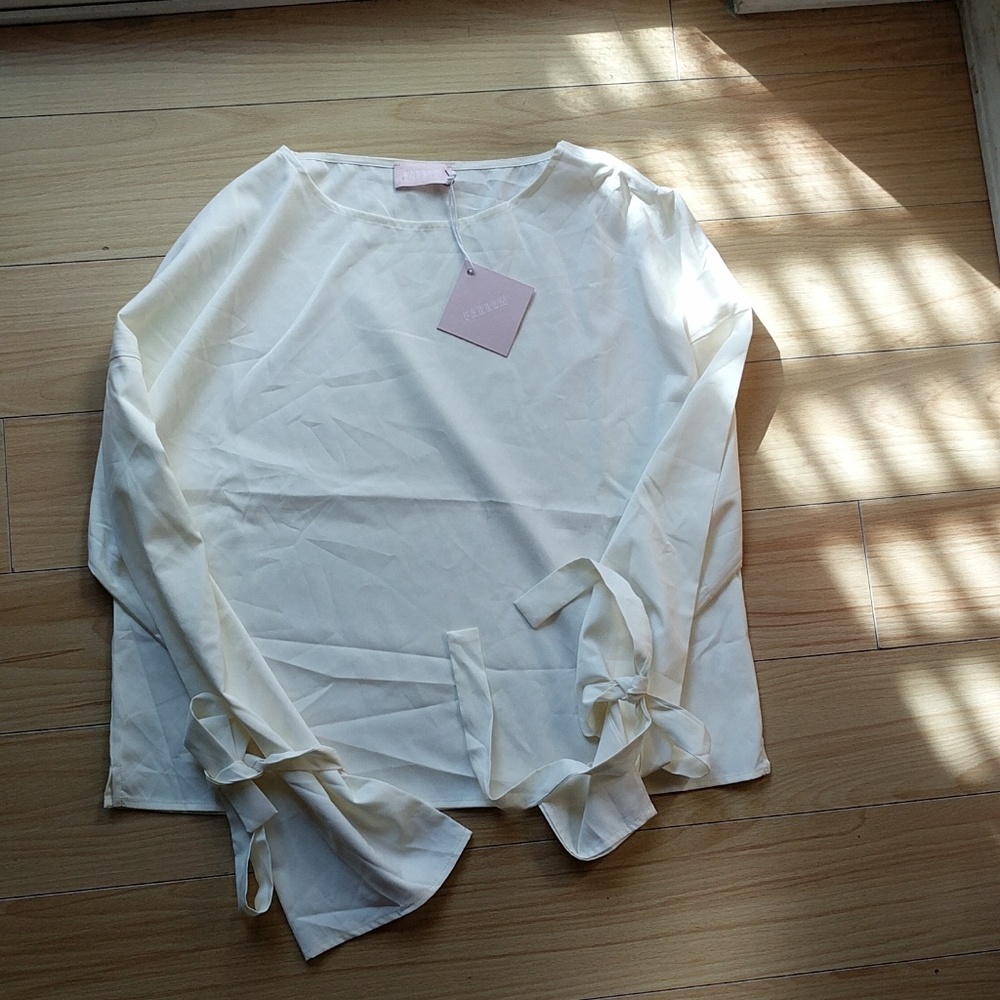 NWT Farrow tie sleeve blouse